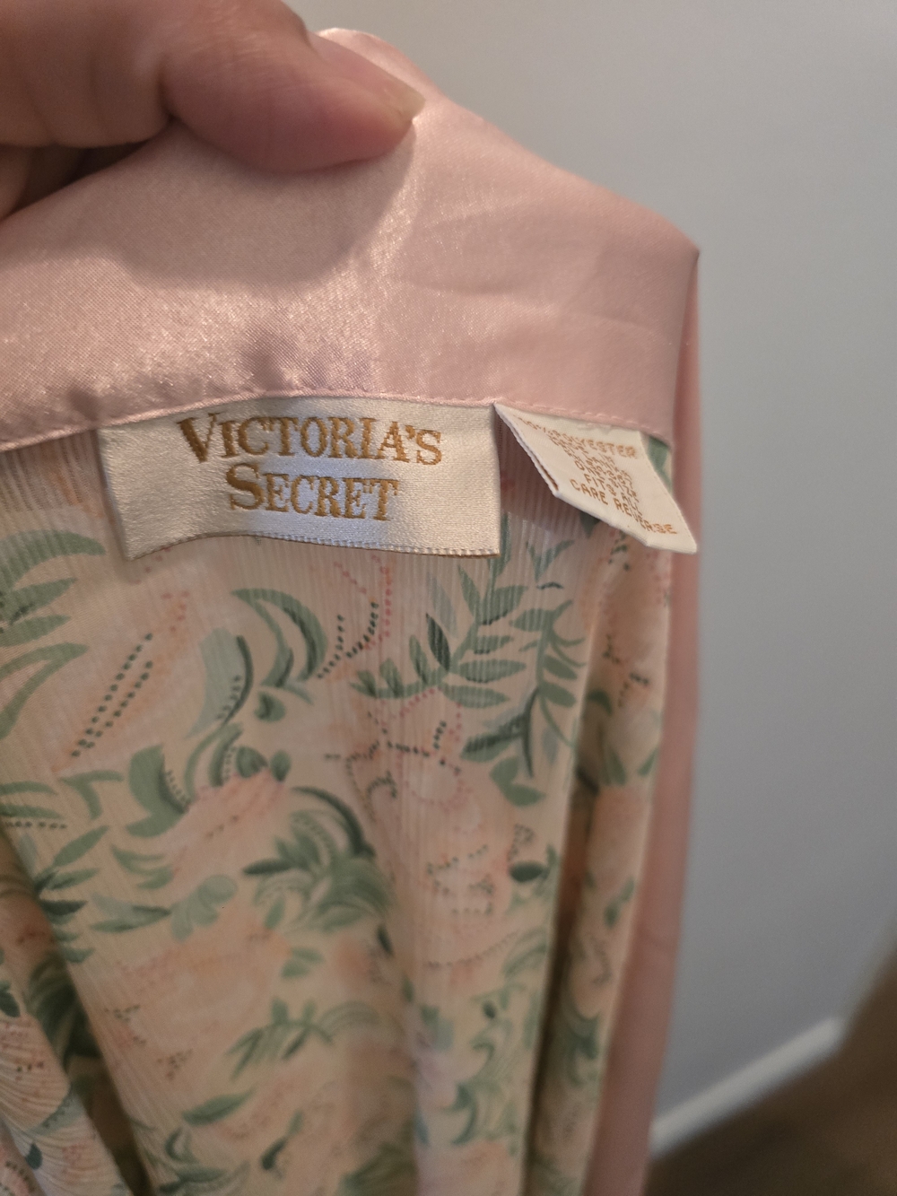 Vintage 1980s Victoria's Secret Gold Label kimono robe - Picture 6 of 7
